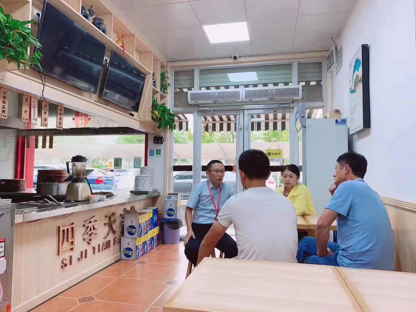 歡迎山東菏澤李老師冒雨來濟南總部考察