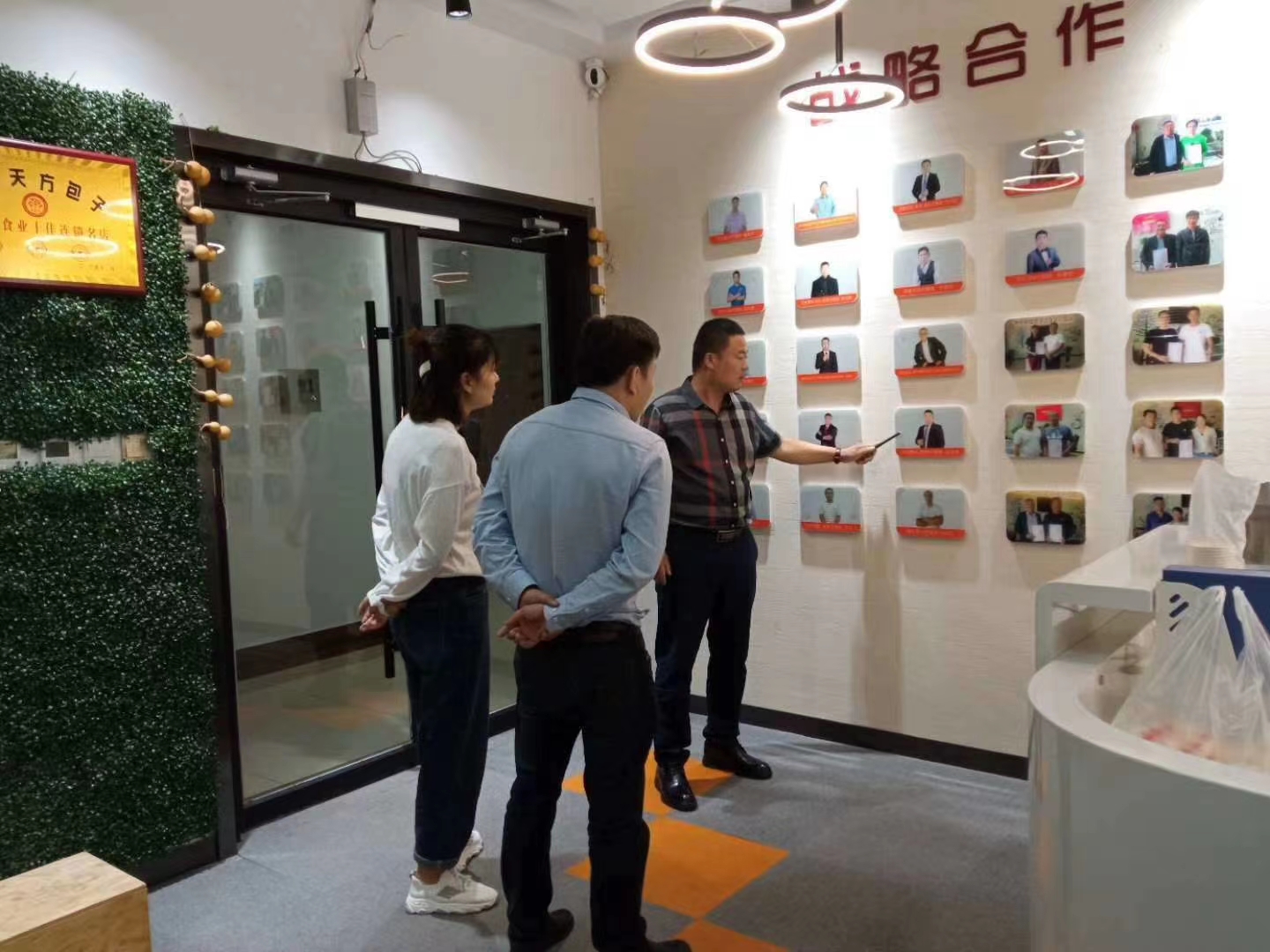 歡迎合肥陳先生張女士來濟南總部考察